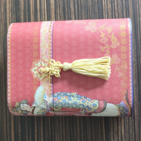 Beautiful set of 10 foiled geisha greeting cards - Picture 3 of 7